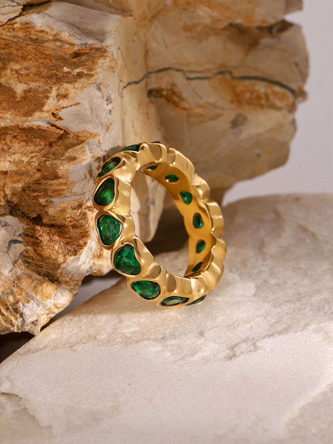 Ring 18K Gold-Plated, Circled with Green Hearts Inlaid Zircon