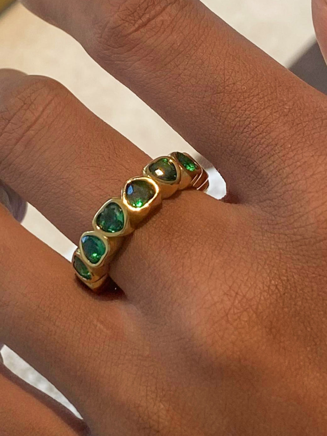 Ring 18K Gold-Plated, Circled with Green Hearts Inlaid Zircon