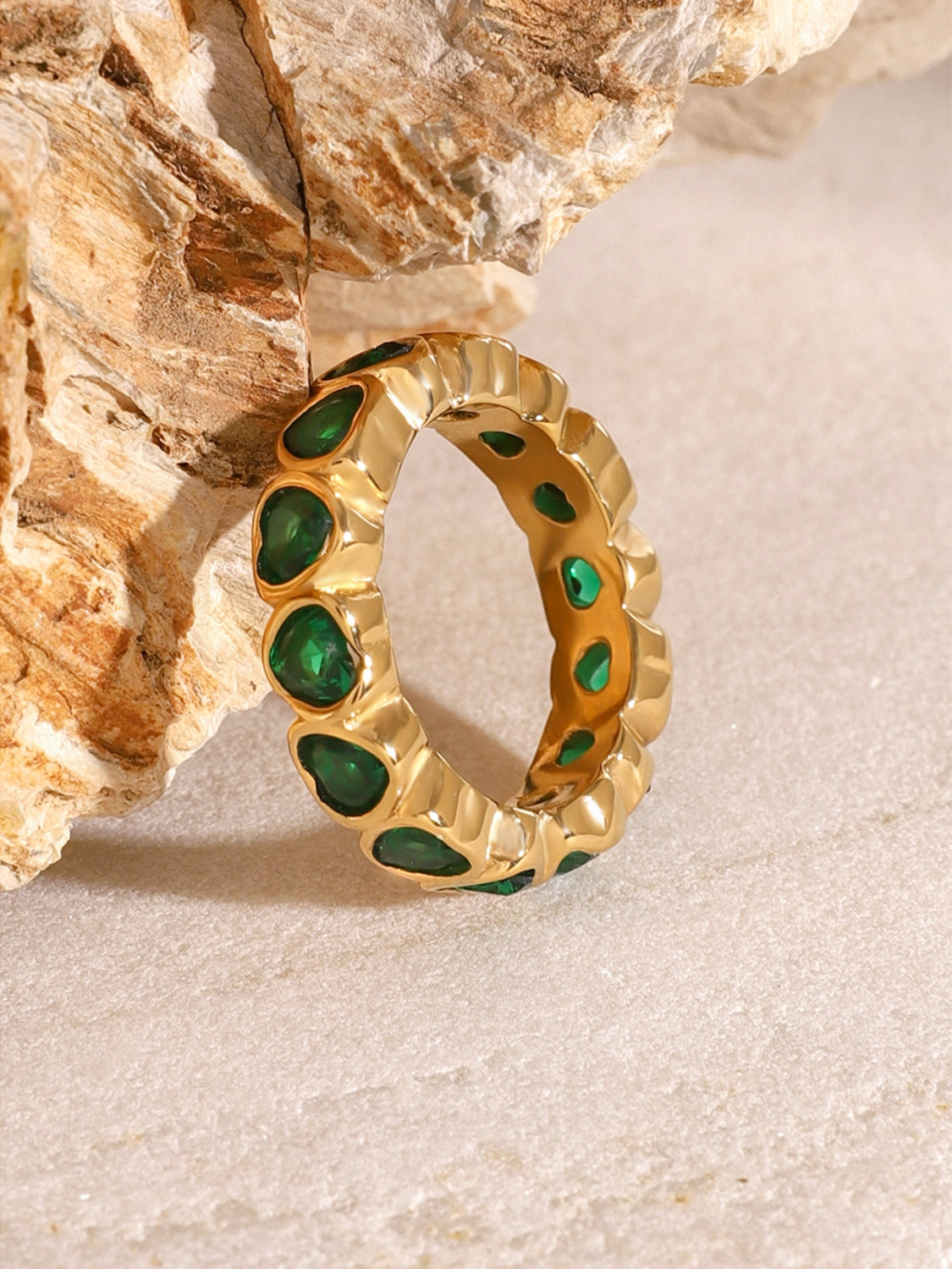 Ring 18K Gold-Plated, Circled with Green Hearts Inlaid Zircon